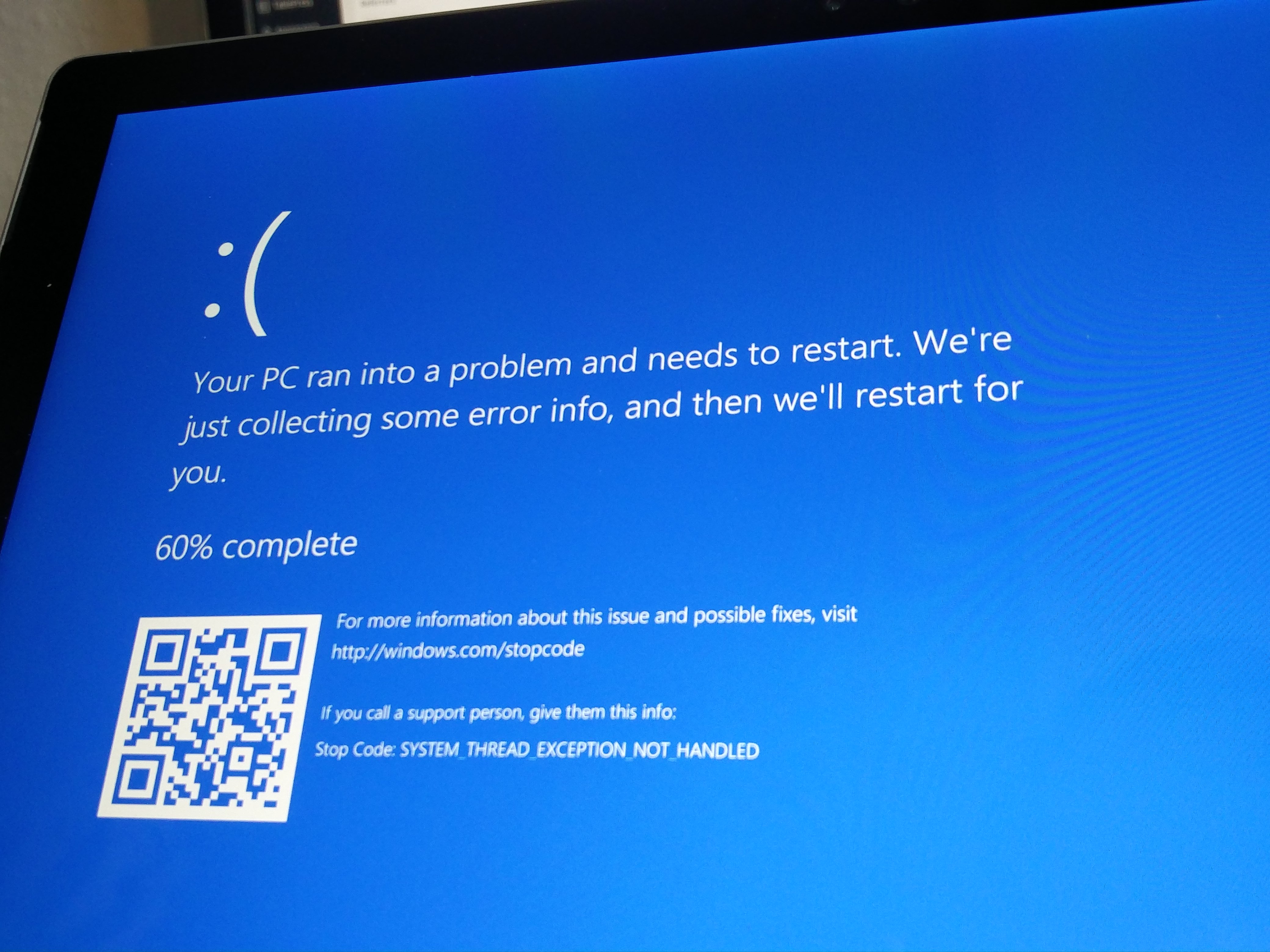 Синий экран вин 10. Виндовс 10 Screen Blue. Бсод Windows 10. Синий экран смерти 10. Экран смерти Windows 10.